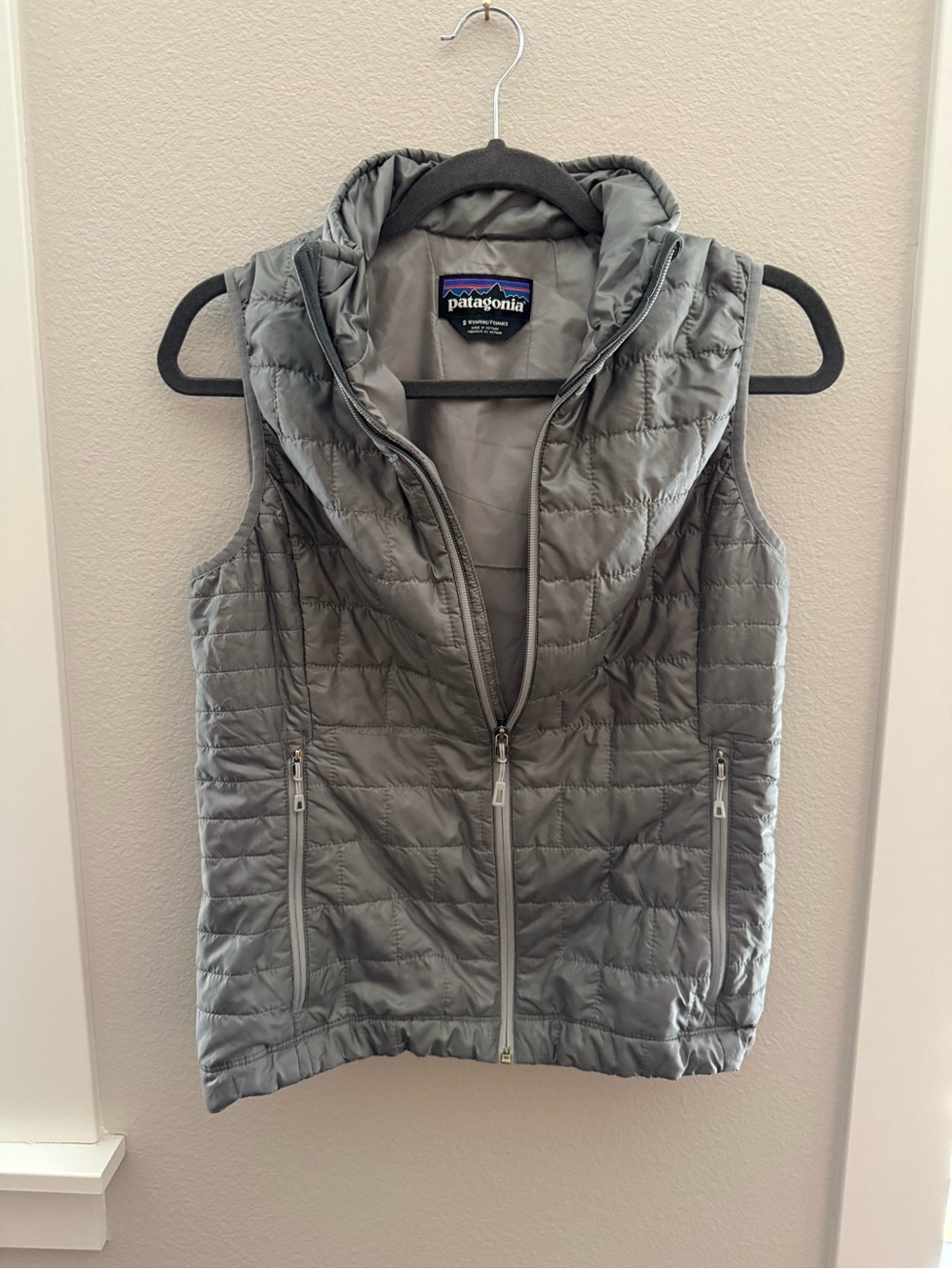 Patagonia Women's Quilted Hooded Vest - Light Gray